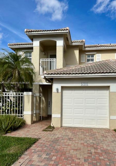 Townhome featuring a completely renovated kitchen, bathrooms, and floors. This 3 bedroom, 2.5 bathhome is located in the highly desirable community of Pembroke Isles. It includes a covered garage space and anadditional space in the driveway. The HOA covers landscaping, cable, internet, 24-hour surveillance, guard patrol, andaccess to a recently renovated clubhouse. Amenities include: Gym, Yoga room, Sauna, 3 pools, 2 playgrounds,Beach volleyball court Soccer field Basketball, tennis, and pickleball courts, Boat ramp and trails.Conveniently located close to I-75, shopping centers, restaurants, hospitals, and A-rated schools.