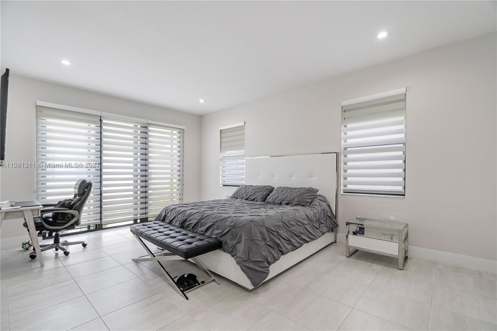 DOWNTOWN DORAL SOUTH PHAS - Residential