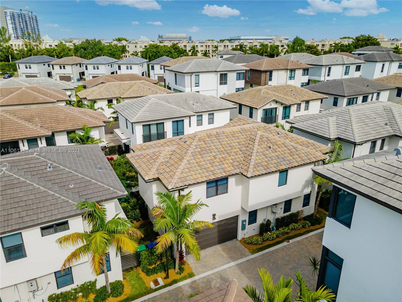 DOWNTOWN DORAL SOUTH PHAS - Residential