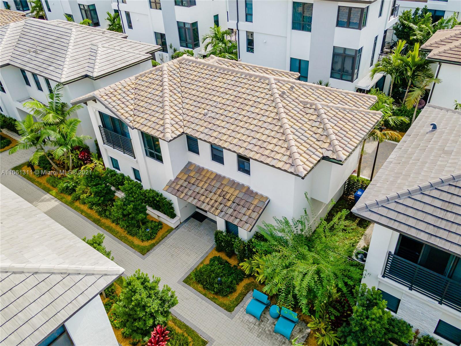 DOWNTOWN DORAL SOUTH PHAS - Residential