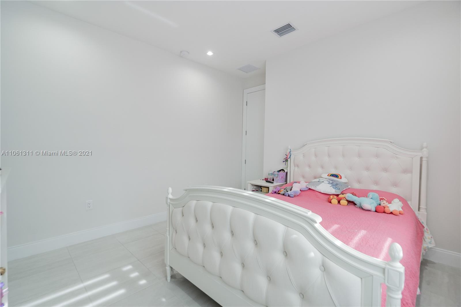 DOWNTOWN DORAL SOUTH PHAS - Residential