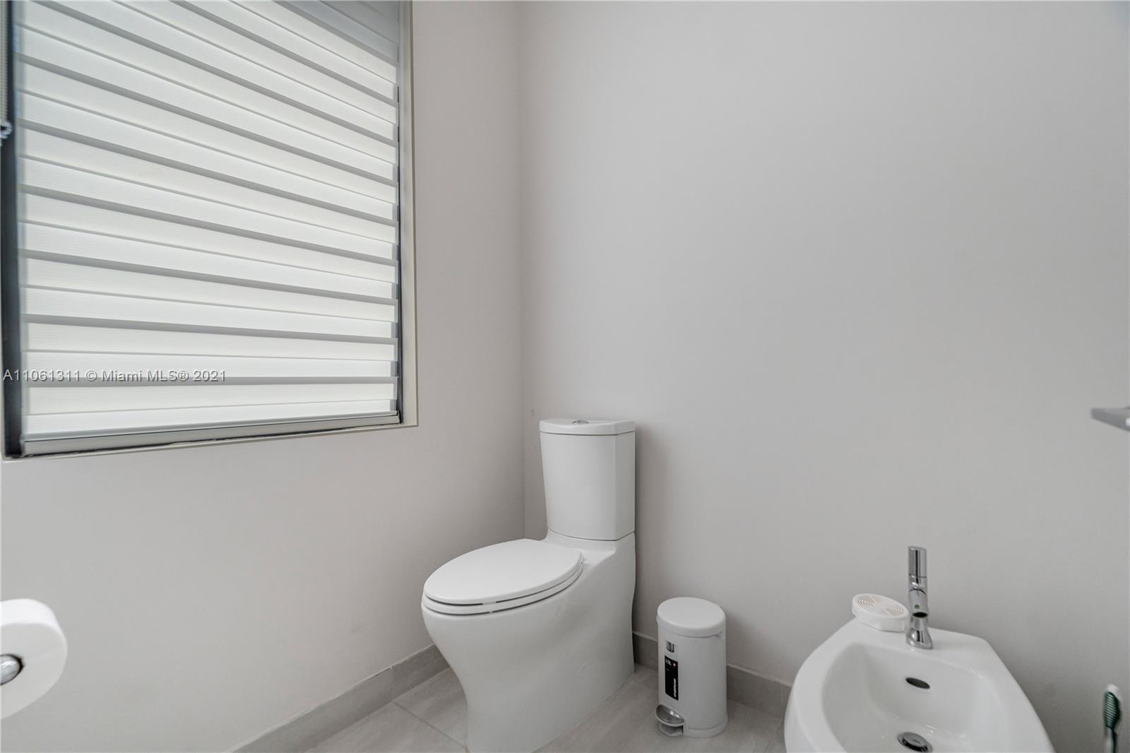 DOWNTOWN DORAL SOUTH PHAS - Residential