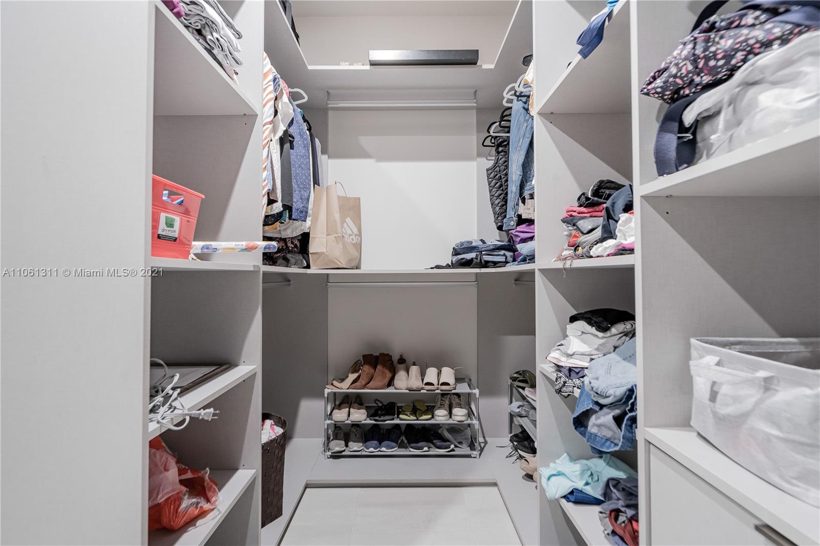 DOWNTOWN DORAL SOUTH PHAS - Residential