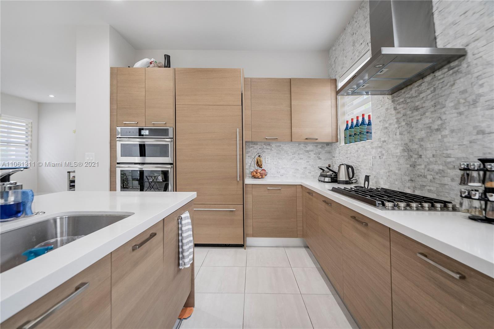 DOWNTOWN DORAL SOUTH PHAS - Residential