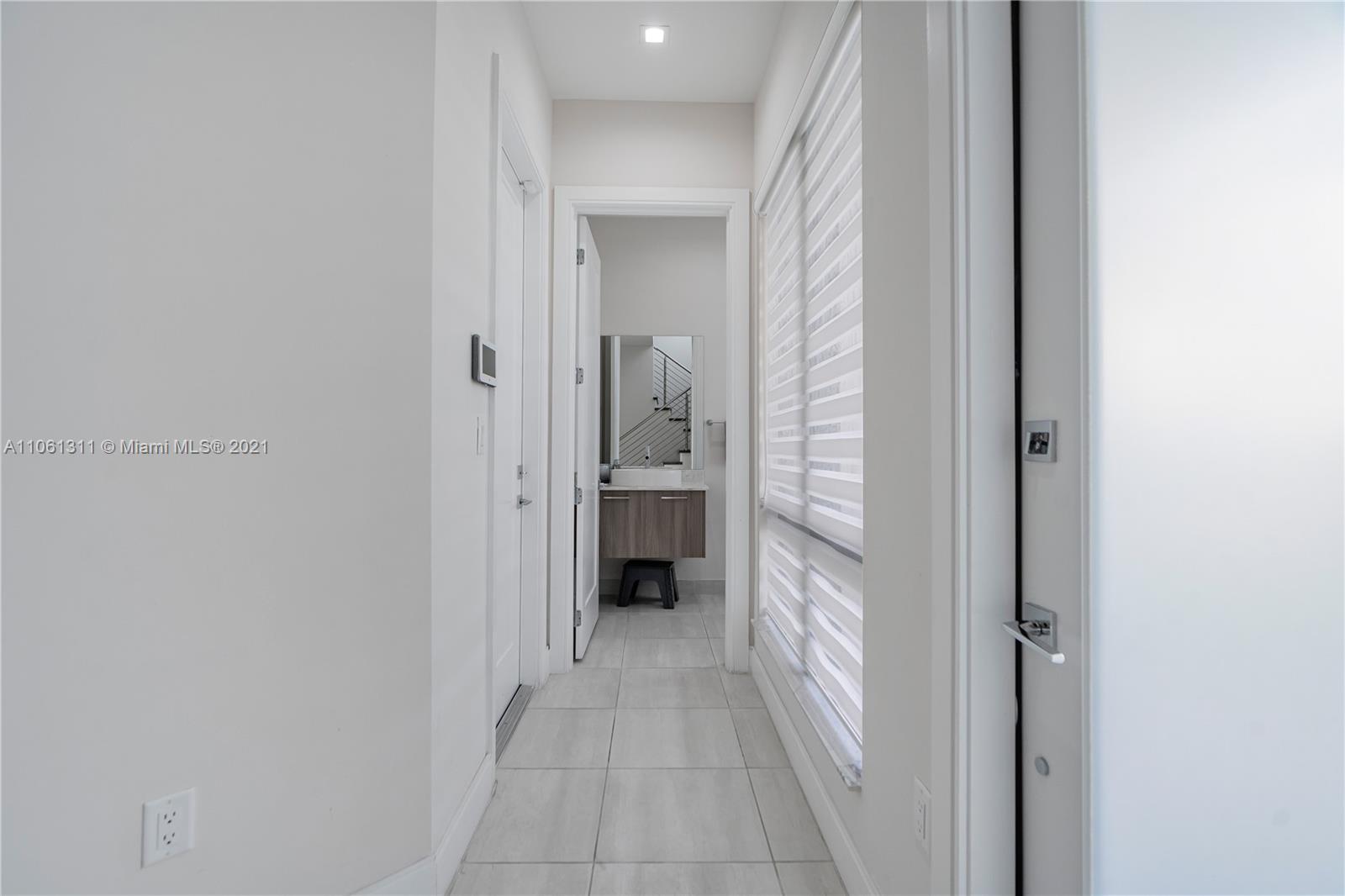 DOWNTOWN DORAL SOUTH PHAS - Residential