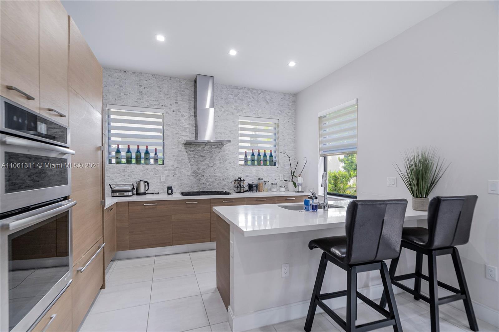 DOWNTOWN DORAL SOUTH PHAS - Residential