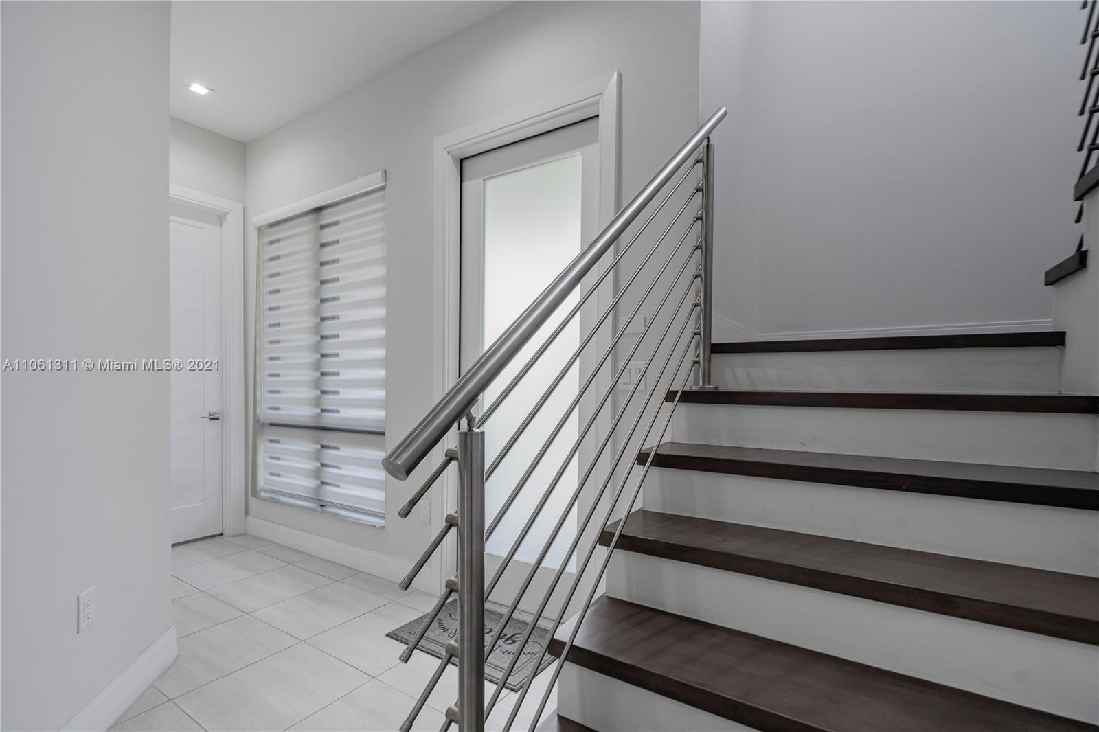 DOWNTOWN DORAL SOUTH PHAS - Residential