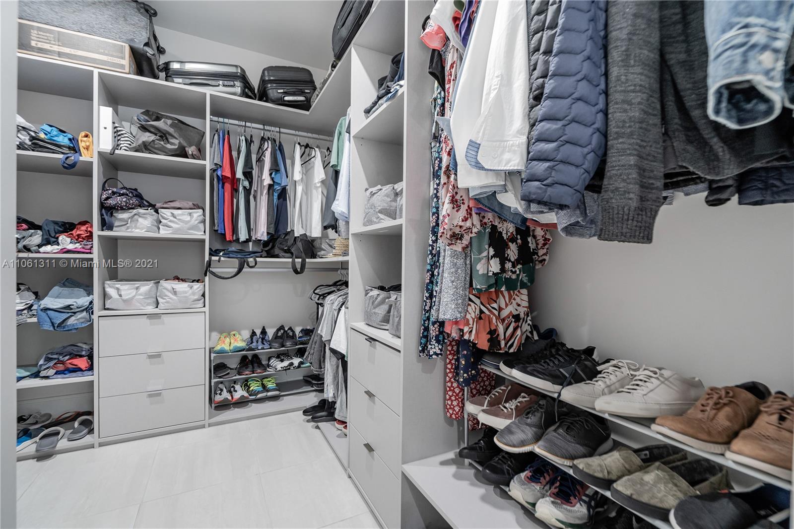 DOWNTOWN DORAL SOUTH PHAS - Residential