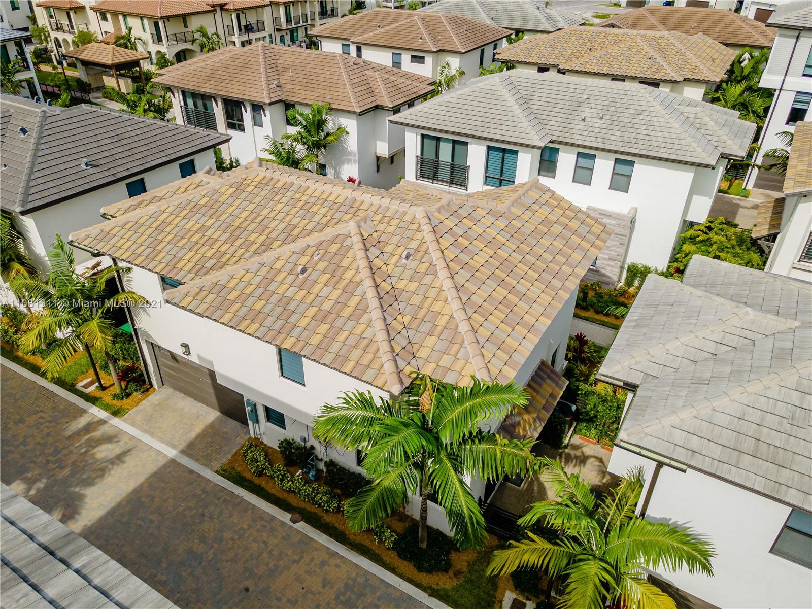 DOWNTOWN DORAL SOUTH PHAS - Residential