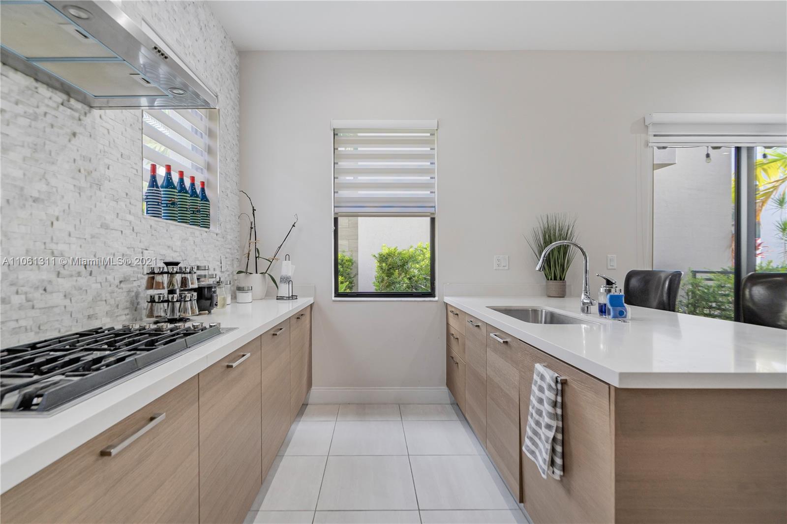 DOWNTOWN DORAL SOUTH PHAS - Residential