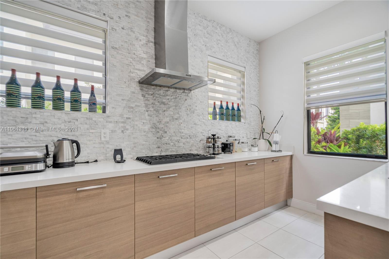 DOWNTOWN DORAL SOUTH PHAS - Residential