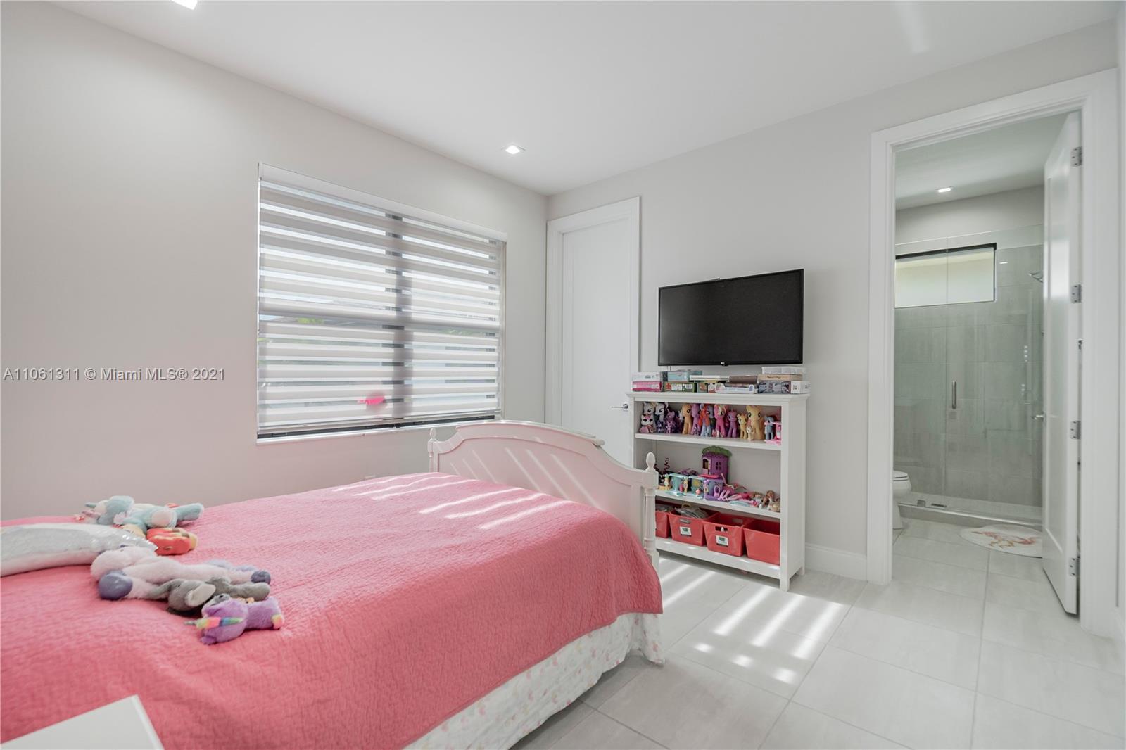 DOWNTOWN DORAL SOUTH PHAS - Residential