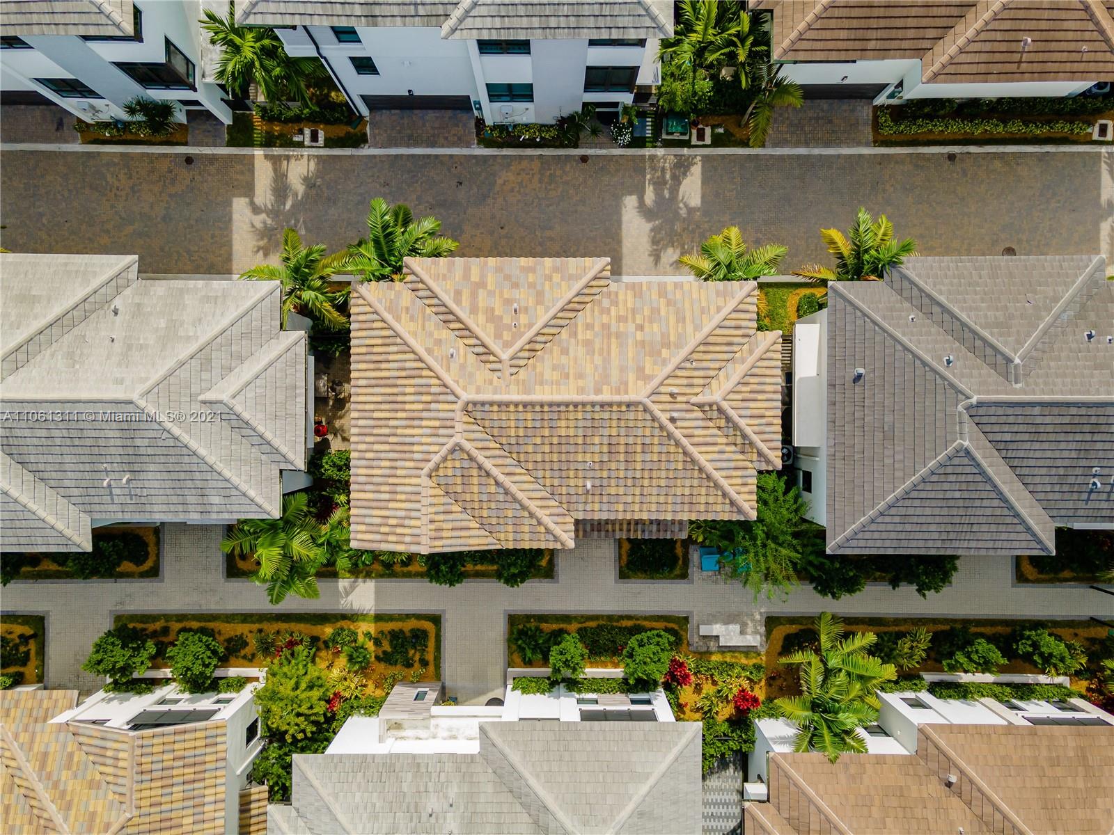 DOWNTOWN DORAL SOUTH PHAS - Residential