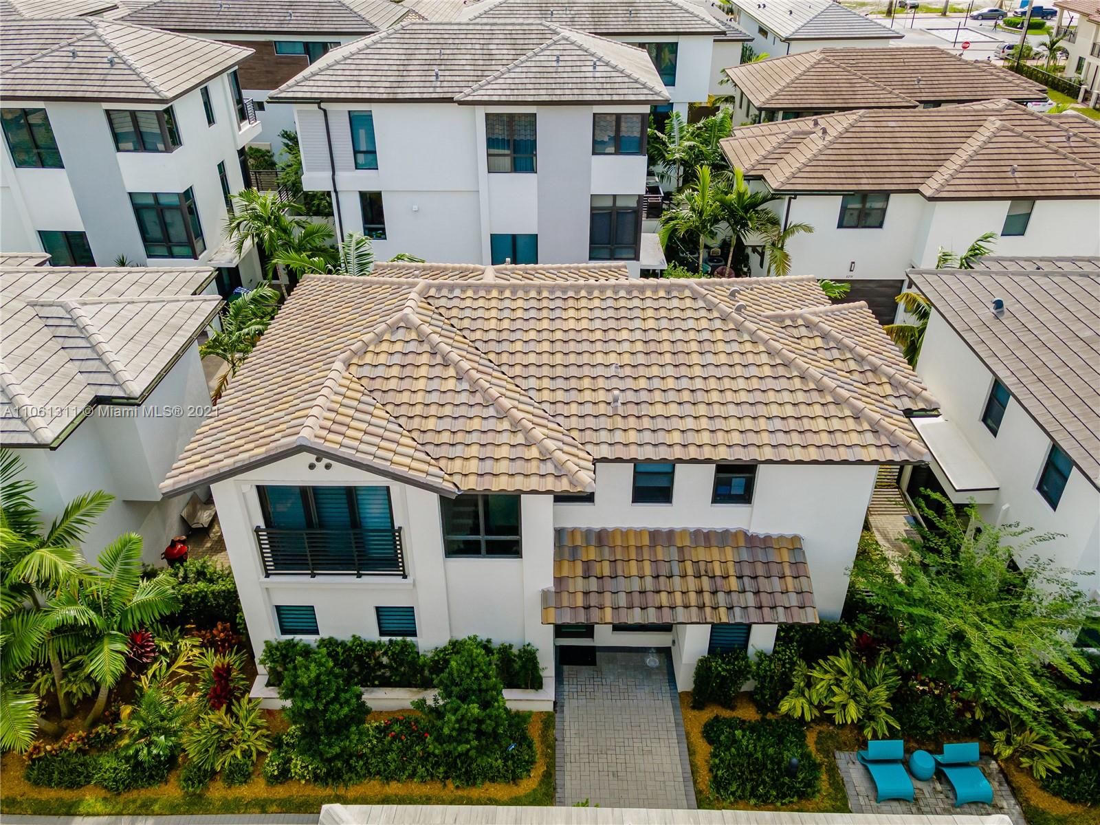 DOWNTOWN DORAL SOUTH PHAS - Residential