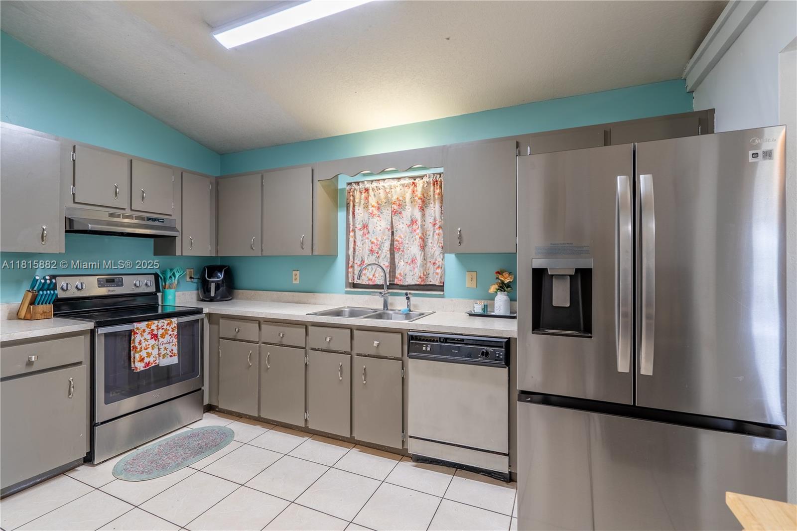 ROUTE 40 RANCHETTES - Residential