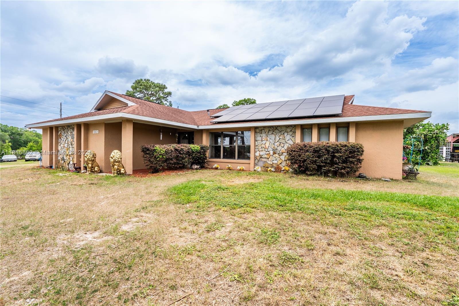 ROUTE 40 RANCHETTES - Residential