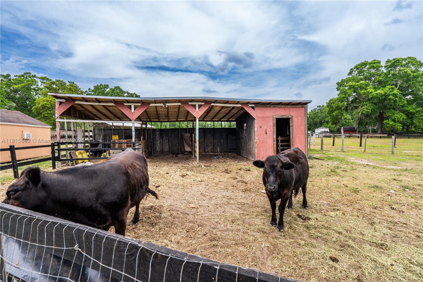 ROUTE 40 RANCHETTES - Residential