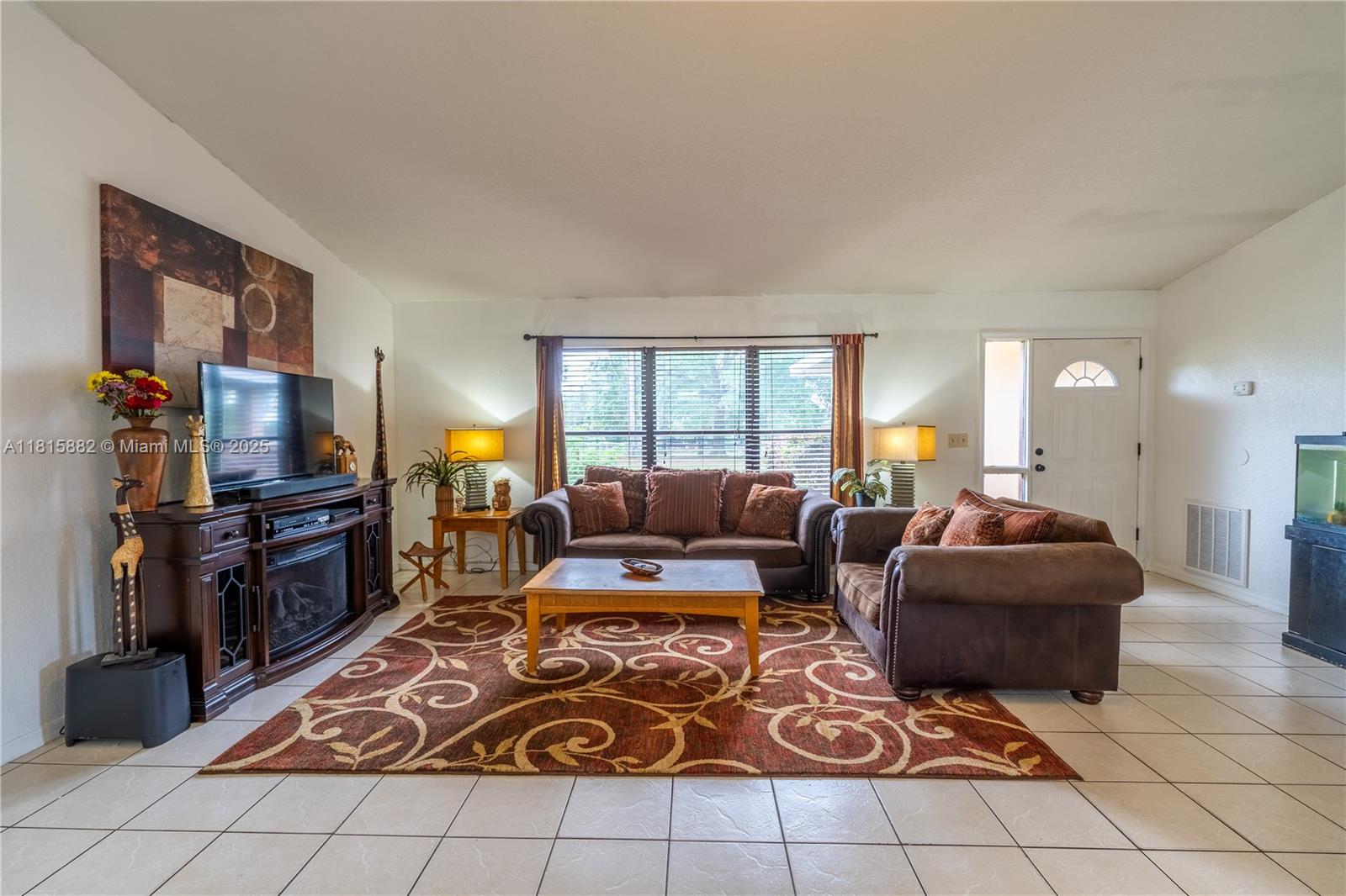 ROUTE 40 RANCHETTES - Residential