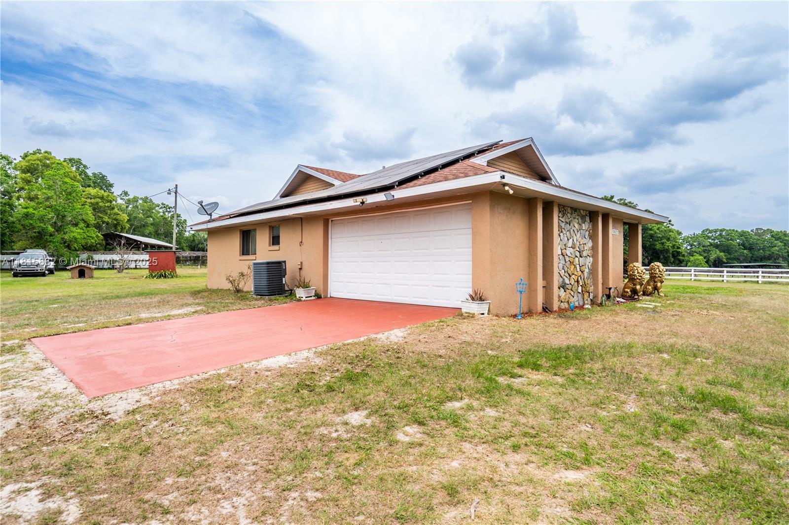 ROUTE 40 RANCHETTES - Residential