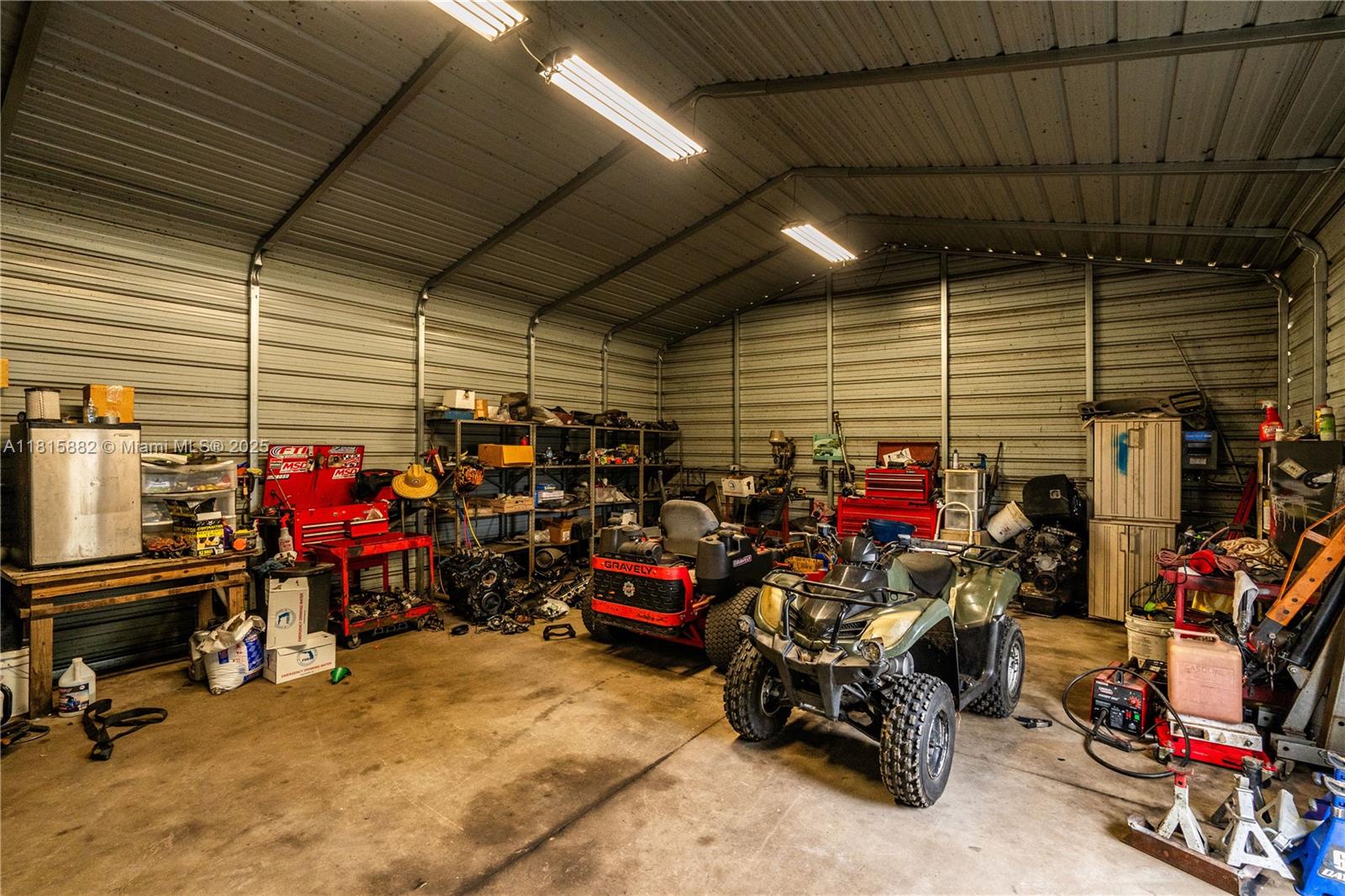 ROUTE 40 RANCHETTES - Residential