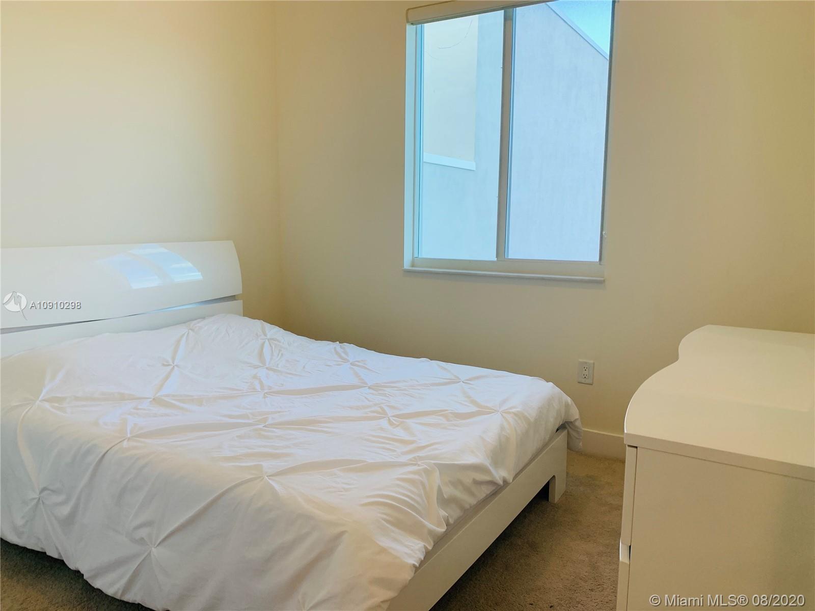LANDMARK AT DORAL CENTRAL - Residential Lease