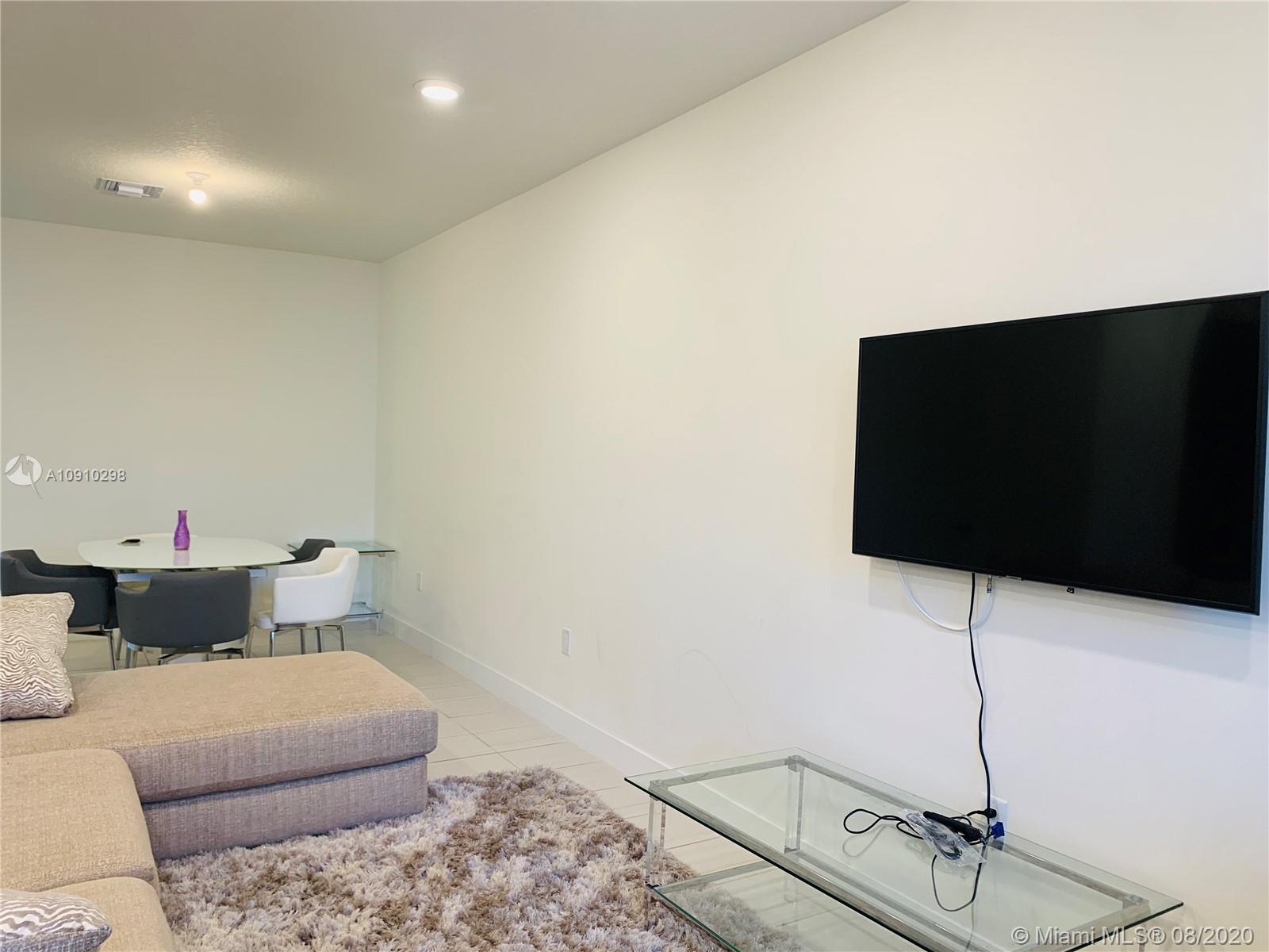 LANDMARK AT DORAL CENTRAL - Residential Lease