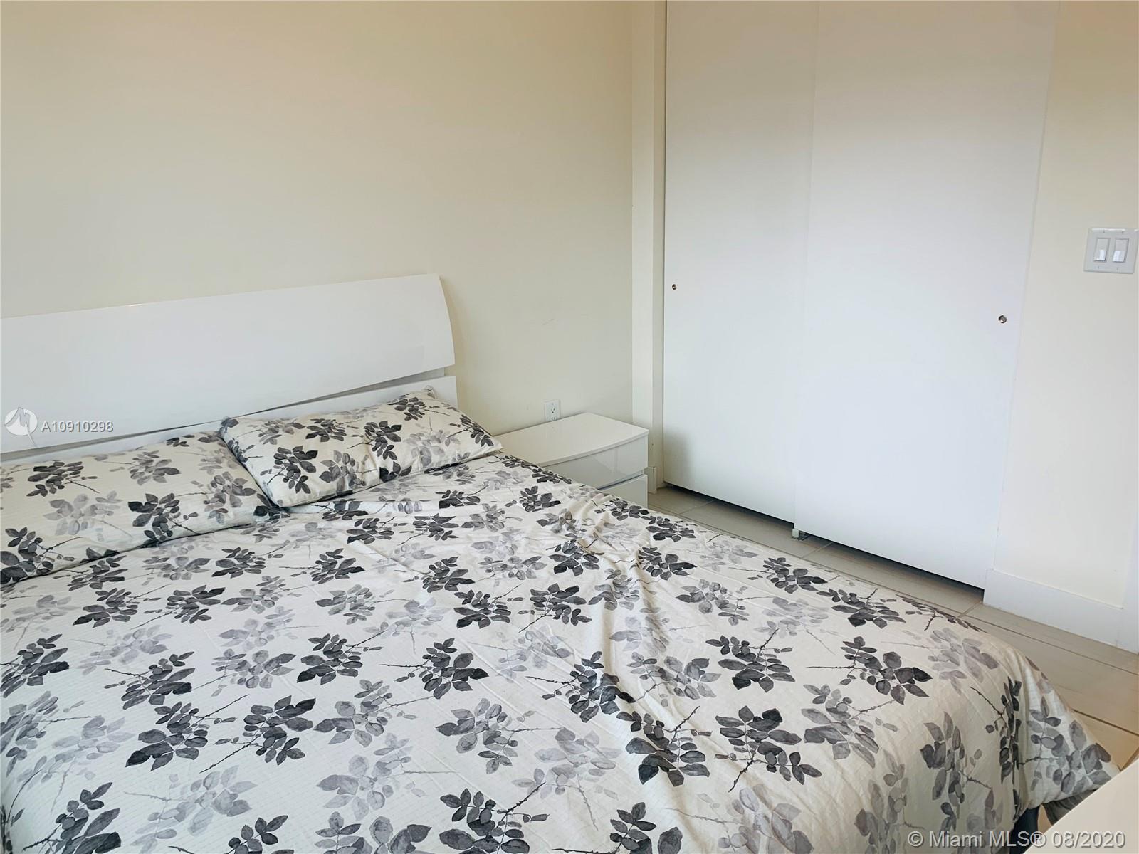 LANDMARK AT DORAL CENTRAL - Residential Lease