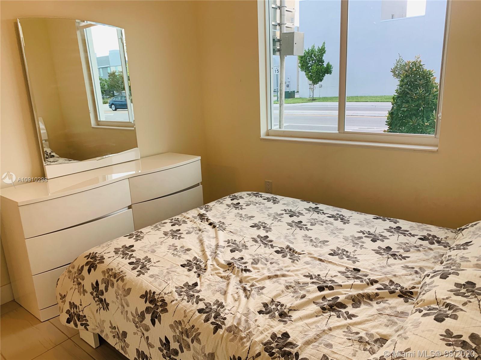 LANDMARK AT DORAL CENTRAL - Residential Lease