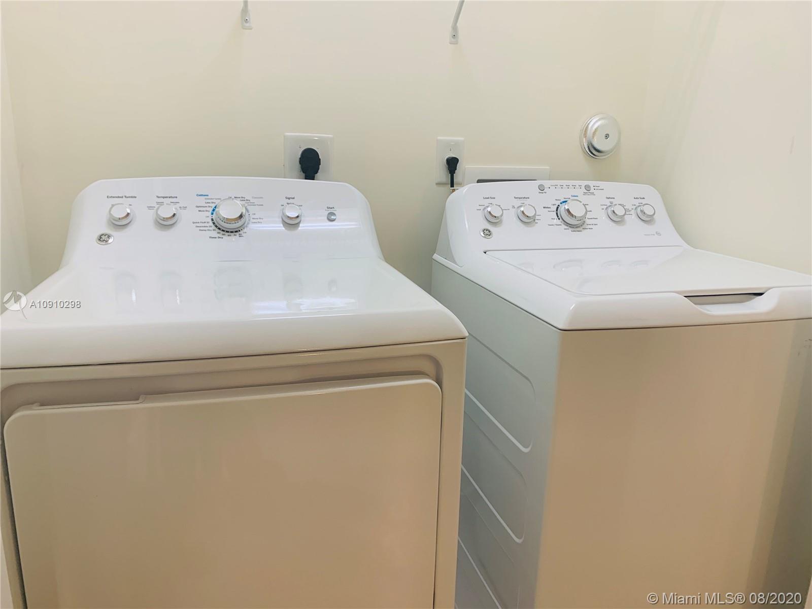 LANDMARK AT DORAL CENTRAL - Residential Lease