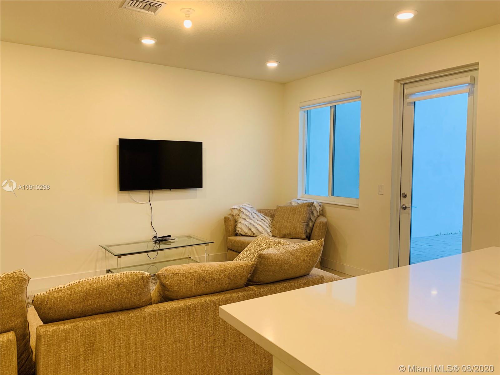 LANDMARK AT DORAL CENTRAL - Residential Lease