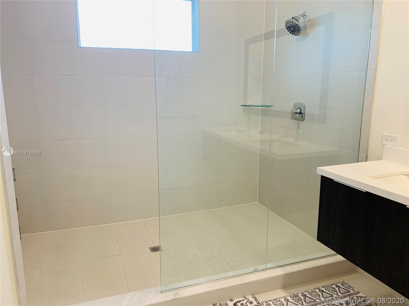 LANDMARK AT DORAL CENTRAL - Residential Lease