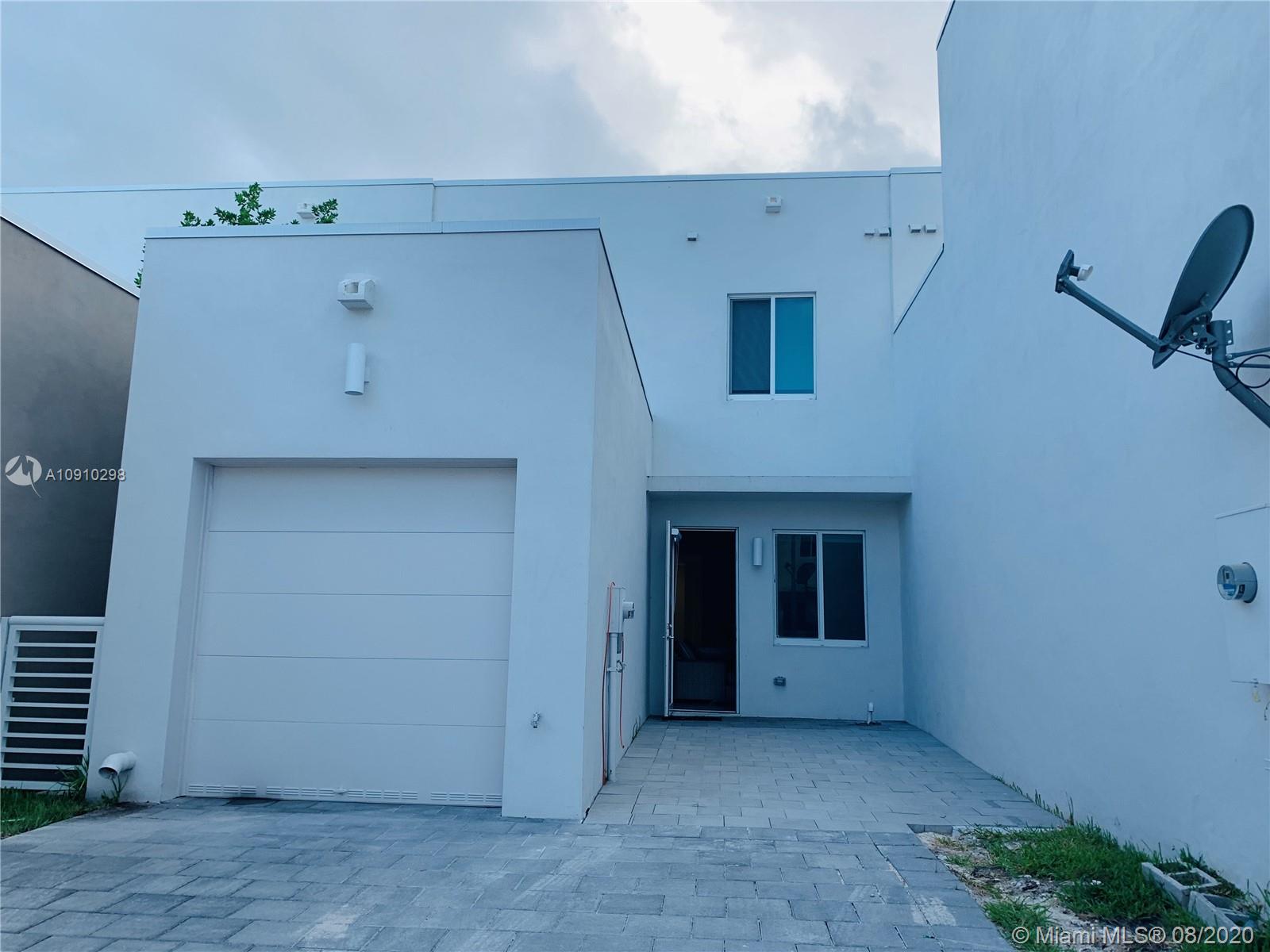 LANDMARK AT DORAL CENTRAL - Residential Lease
