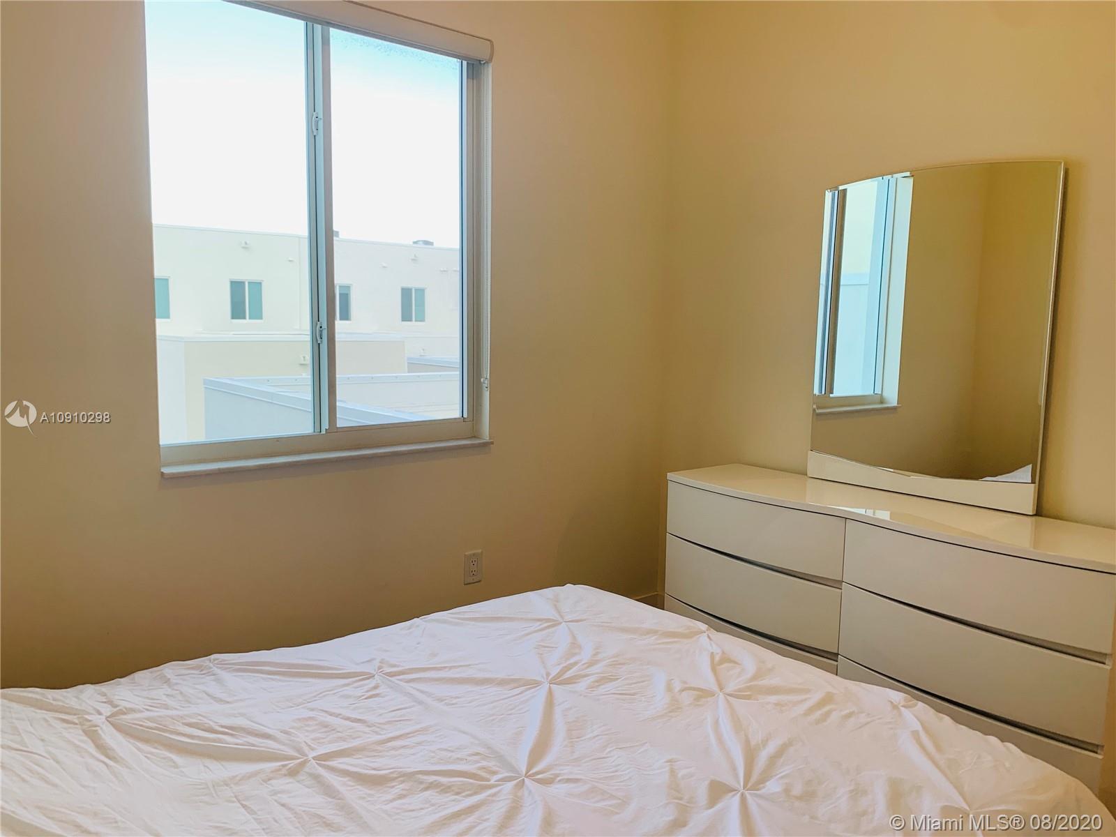 LANDMARK AT DORAL CENTRAL - Residential Lease