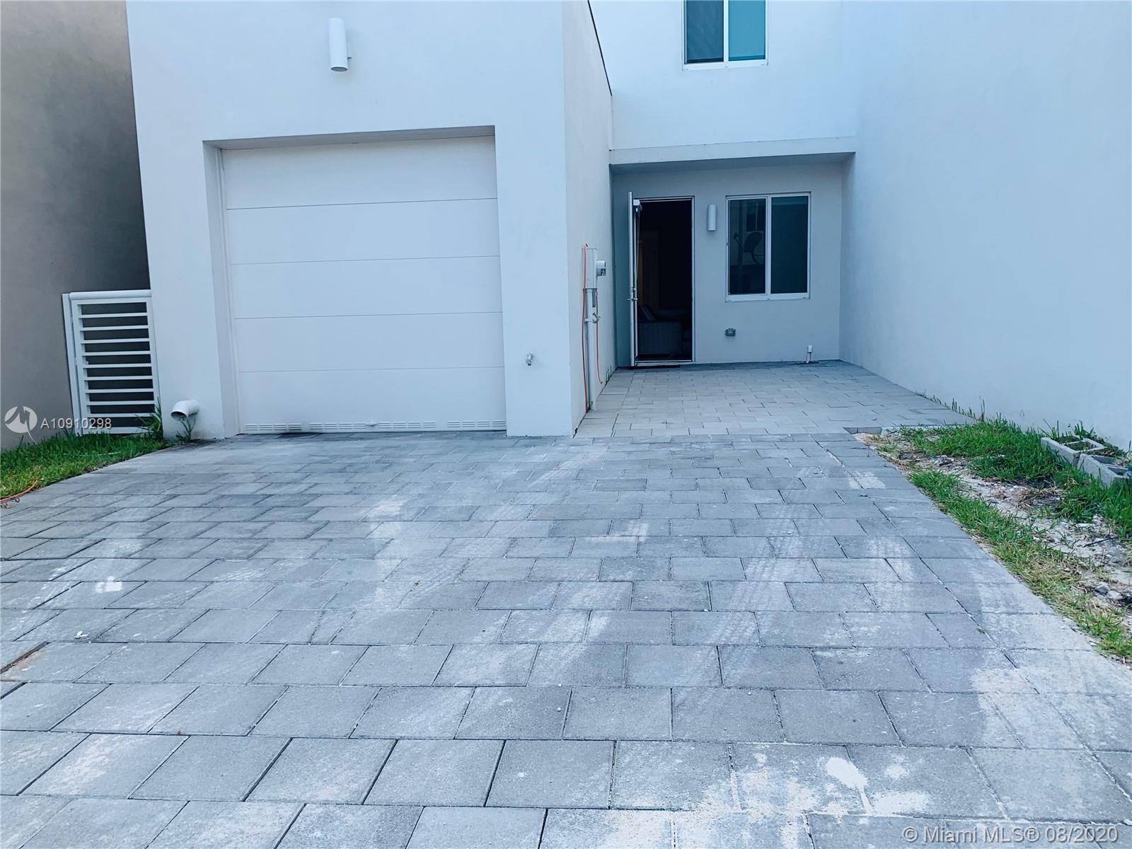 LANDMARK AT DORAL CENTRAL - Residential Lease