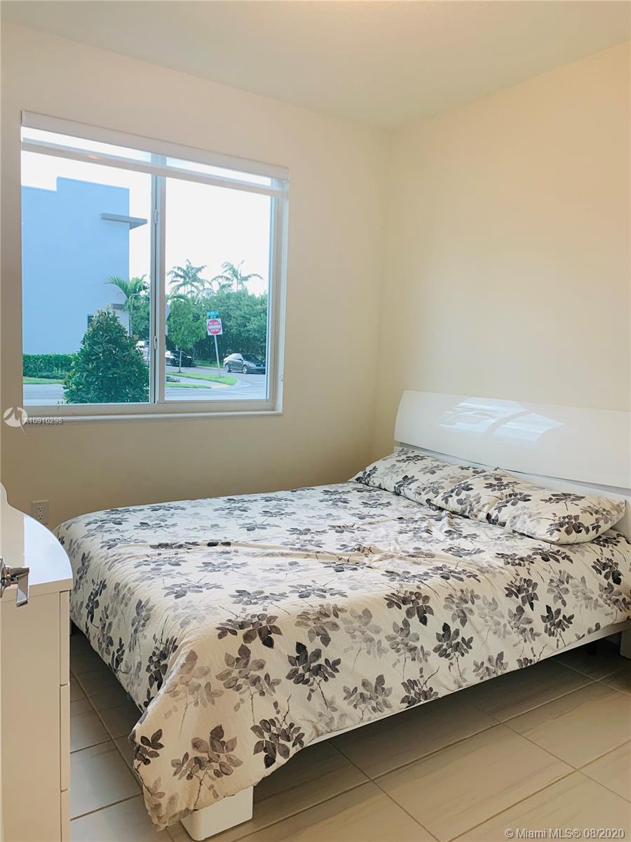 LANDMARK AT DORAL CENTRAL - Residential Lease