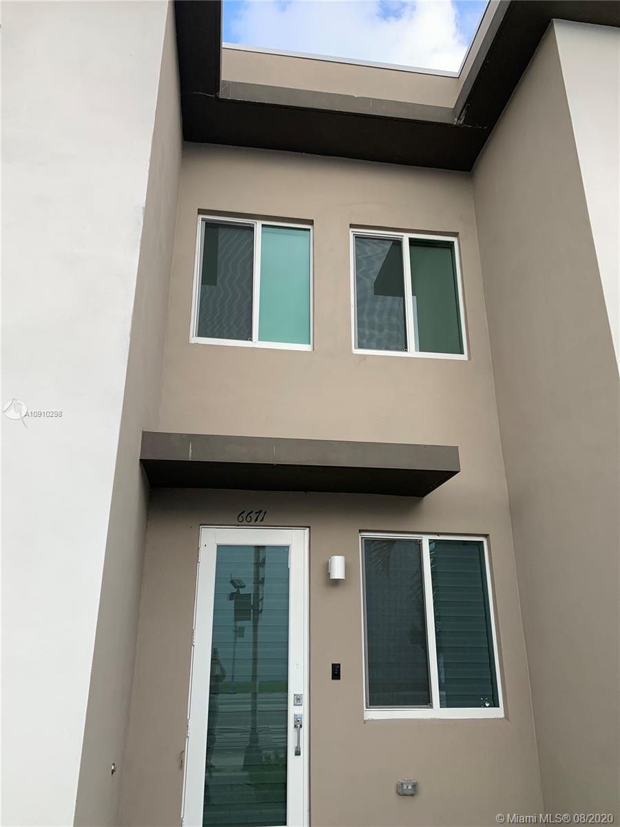 LANDMARK AT DORAL CENTRAL - Residential Lease