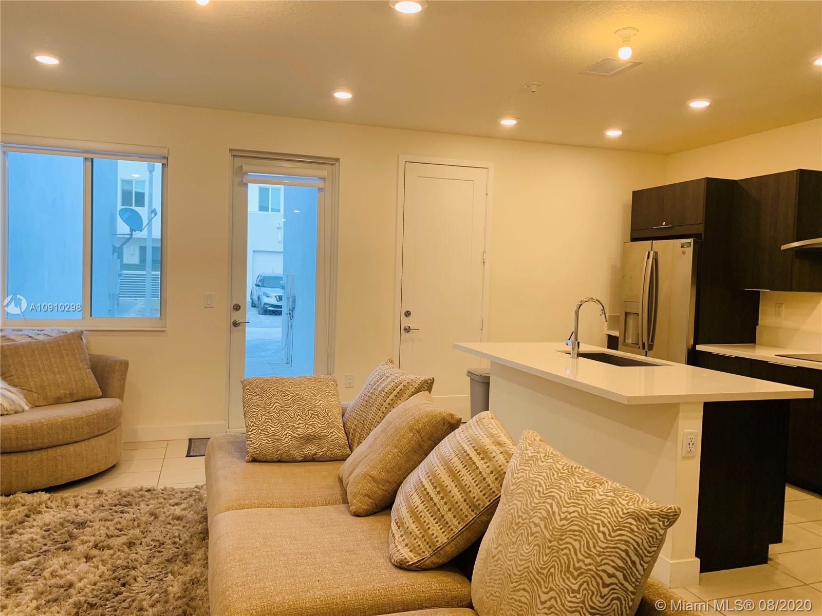LANDMARK AT DORAL CENTRAL - Residential Lease