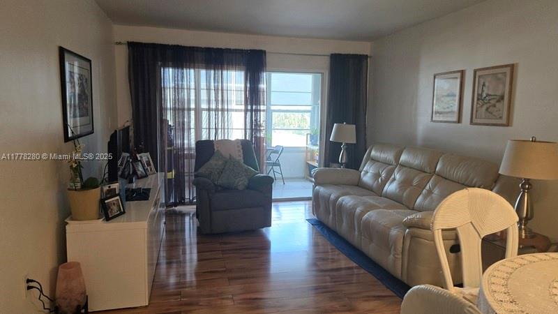 8595 Sunrise Lakes Blvd 305, Sunrise, Miami-Dade County, Florida - 1 Bedrooms  
1 Bathrooms - 