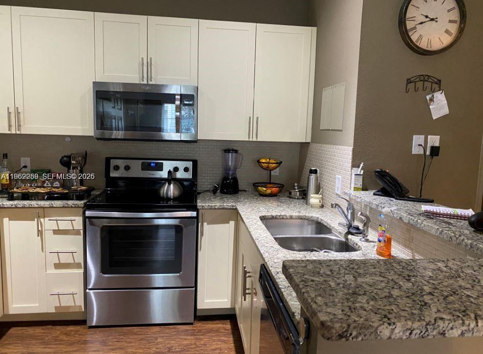 WEST LUCAYA VILLAGE - Residential