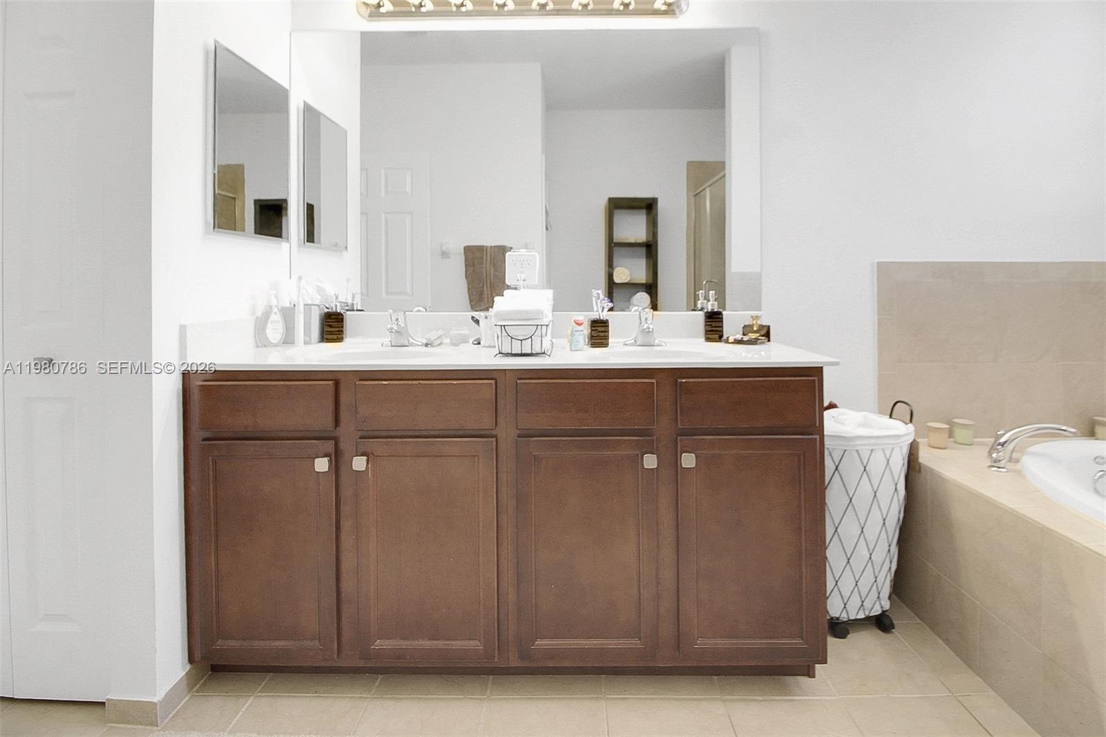 VENETIAN PARC WEST - Residential