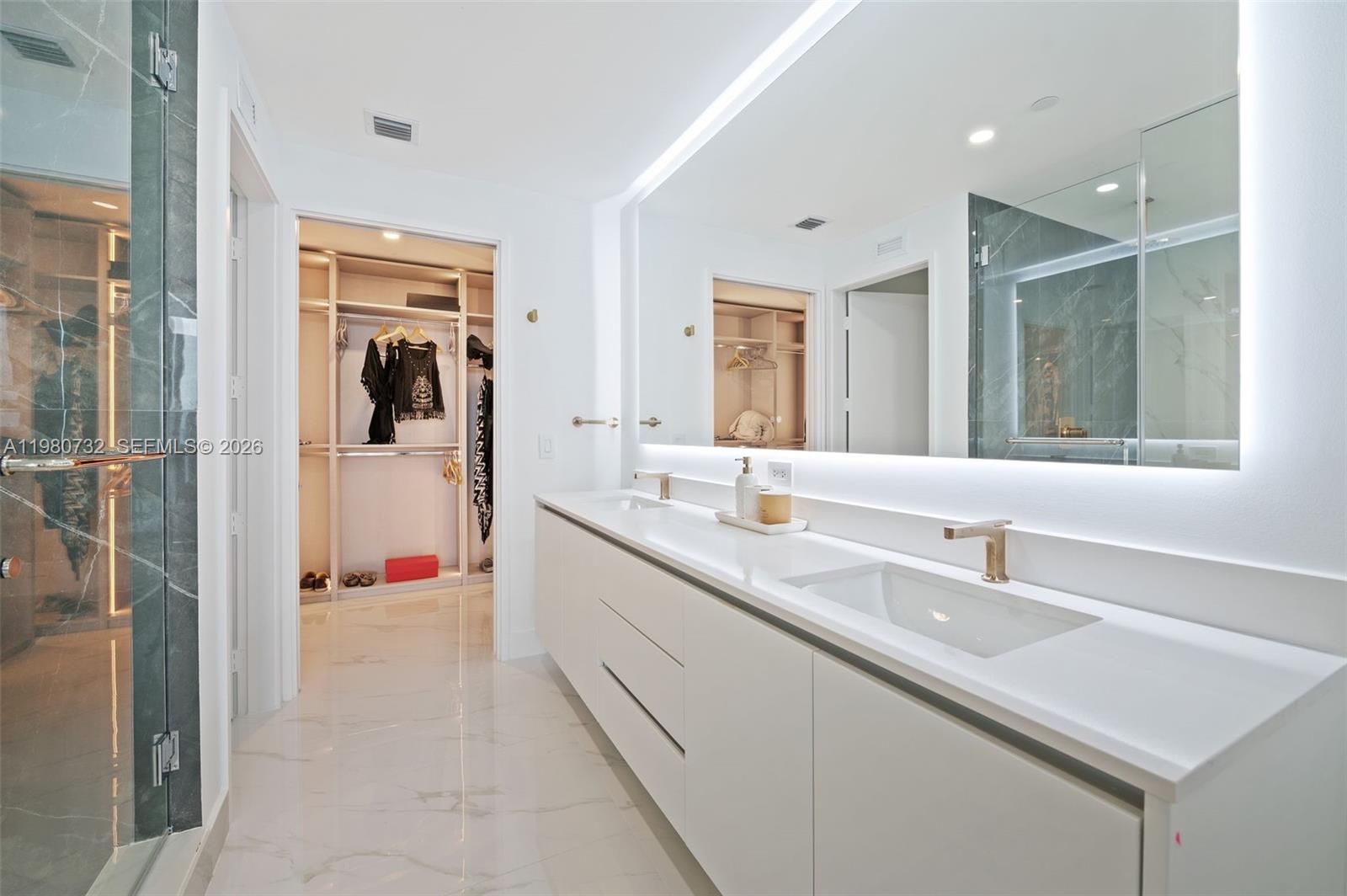 ARIA RESERVE SOUTH CONDO - Residential Lease