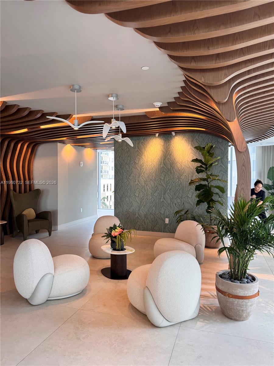 ARIA RESERVE SOUTH CONDO - Residential Lease