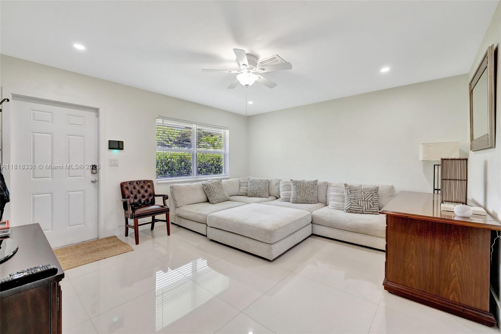 LAUDERDALE - Residential Lease