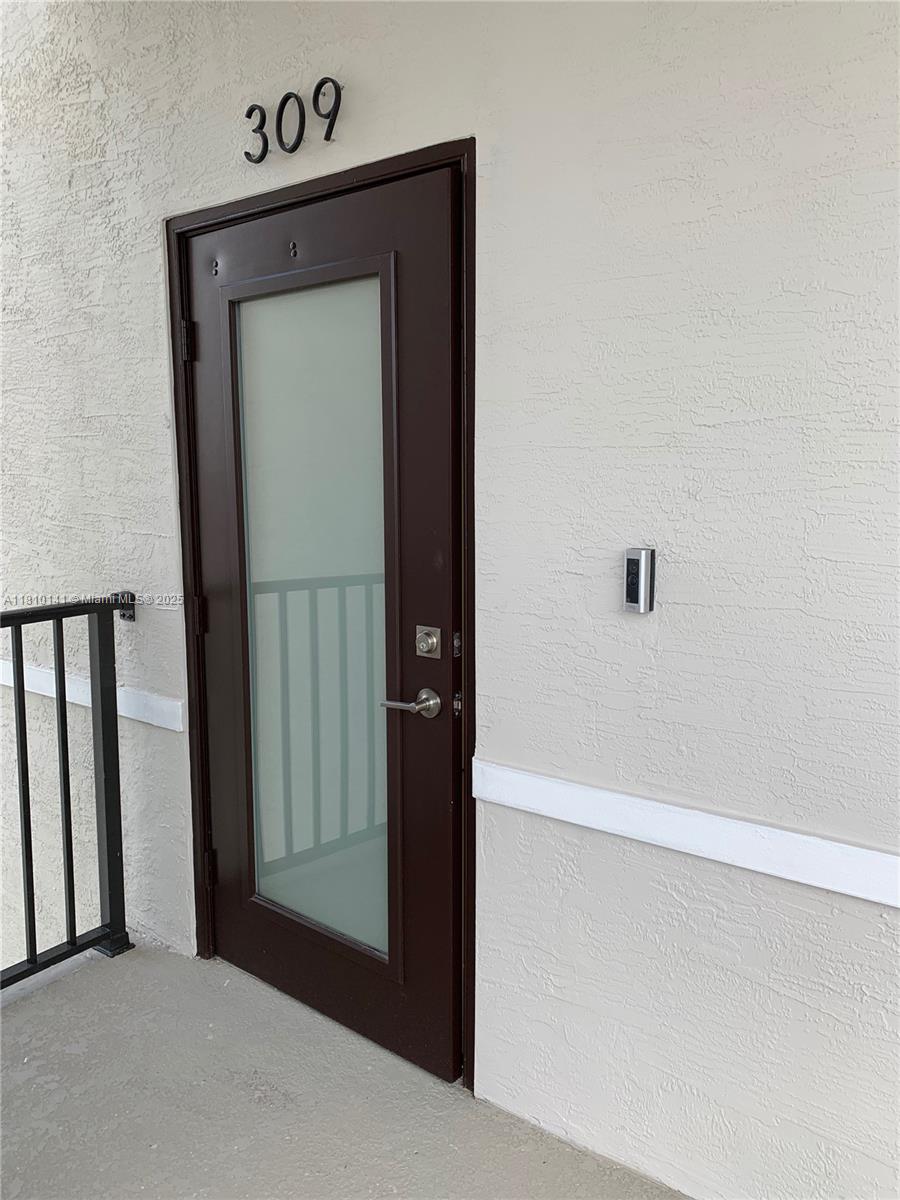 8201 Nw 41 St 309, Doral, Miami-Dade County, Florida - 3 Bedrooms  
2 Bathrooms - 
