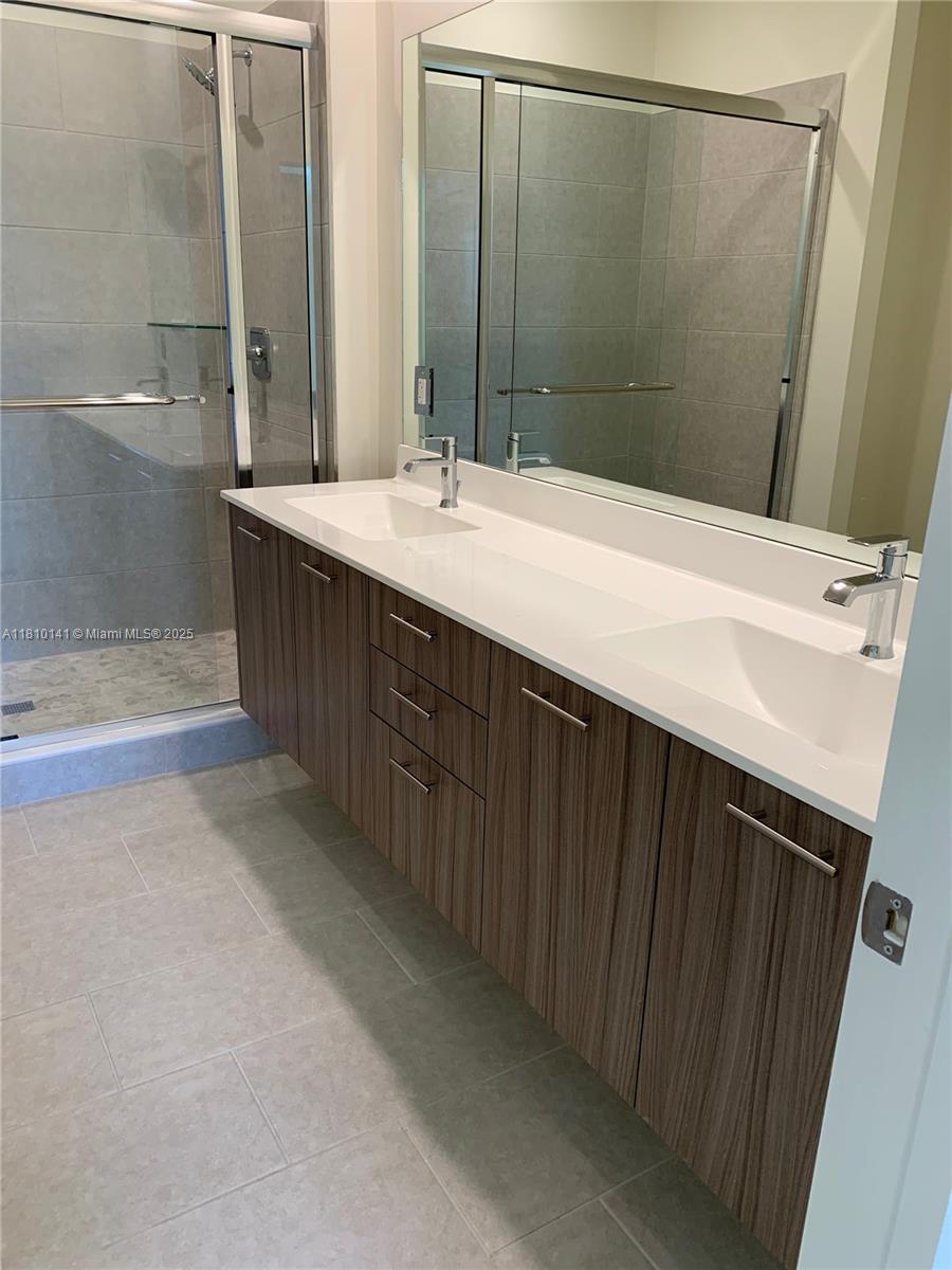 URBANA AT DORAL - Residential Lease