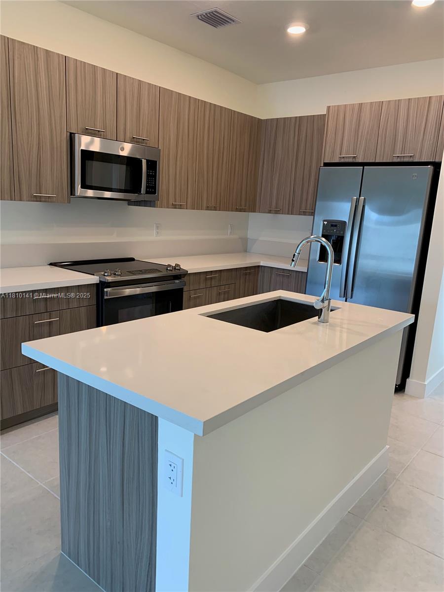 URBANA AT DORAL - Residential Lease