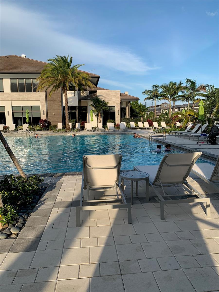 URBANA AT DORAL - Residential Lease