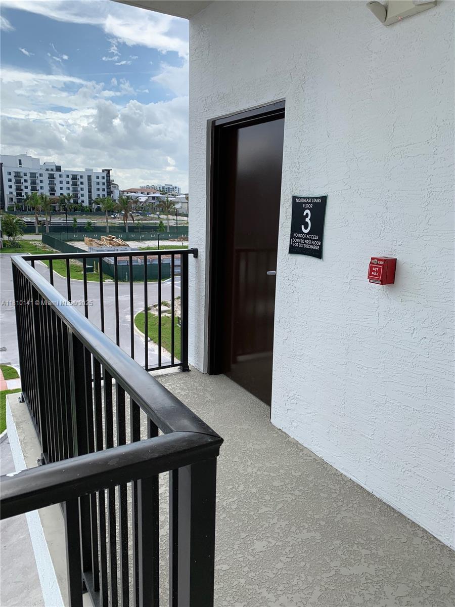 URBANA AT DORAL - Residential Lease