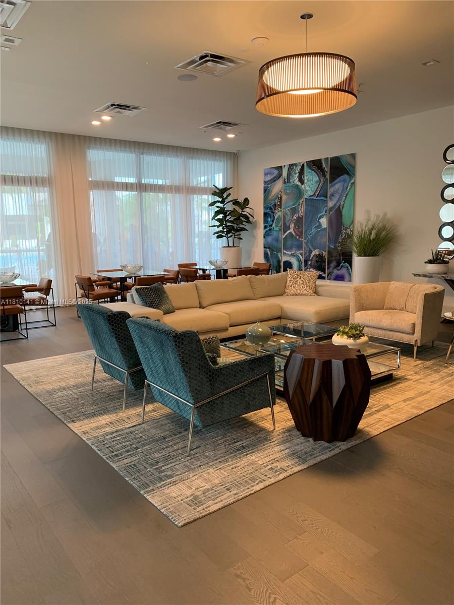 URBANA AT DORAL - Residential Lease