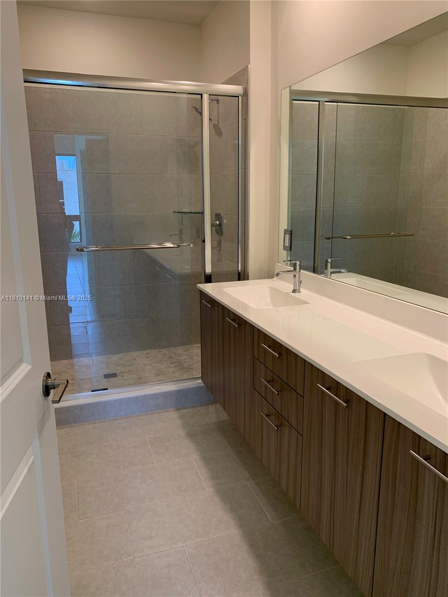 URBANA AT DORAL - Residential Lease